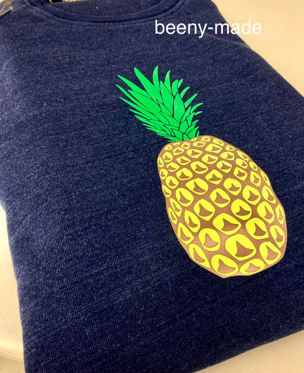 Women’s dark blue organic cotton sweatshirt.