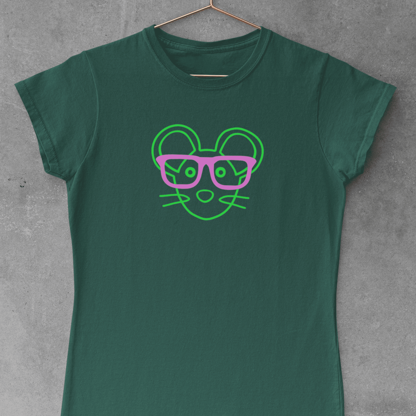Child’s bottle green organic t-shirt with a mouse